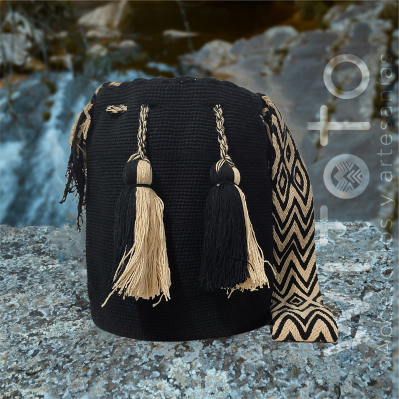 MOCHILA WAYUU NEGRA 3